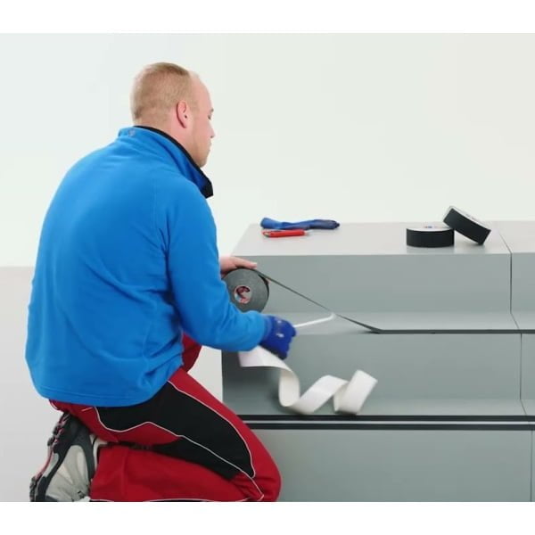 Banda antialunecare tesa®60950 rezistenta, pentru interior sau exterior, culoare neagra, latime 25 mm, lungime 15 metri