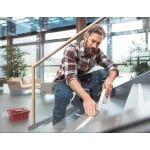 Banda antialunecare tesa®60950, rezistenta, pentru interior sau exterior, culoare neagra, latime 50_25 mm, lungime 15 metri_aplicare4