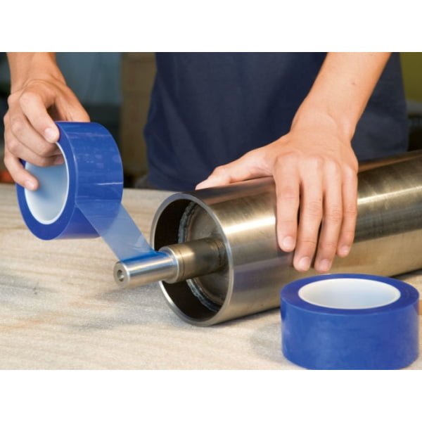 Banda de mascare comformabila, tesa® 50650 CONFORMABLE, culoare albastra, rezistenta la temperatura, latime 1280 mm, lungime 66 metri