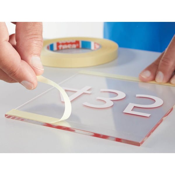 Banda dublu adeziva tesa® 64621, uz industrial, transparenta, latime 12mm, lungime 50 metri, puternica si rezistenta, pentru fixare, montare, agatare