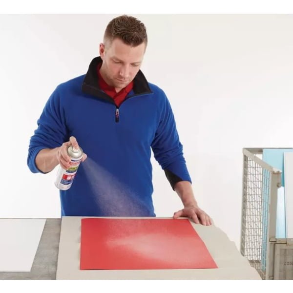 Spray adeziv permanent, 500 ml tesa® Spray Glue Permanent, pentru materiale cu greutate mică spre medie si suprafete mari si usor neregulate