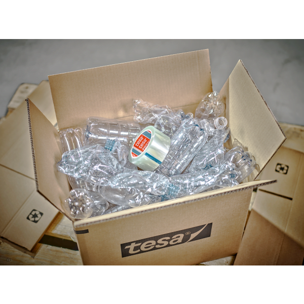 Banda de ambalare tesa ® 60412, din PET reciclat, transparenta, latime 50 de mm, lungime 66 de metri, pentru uz general