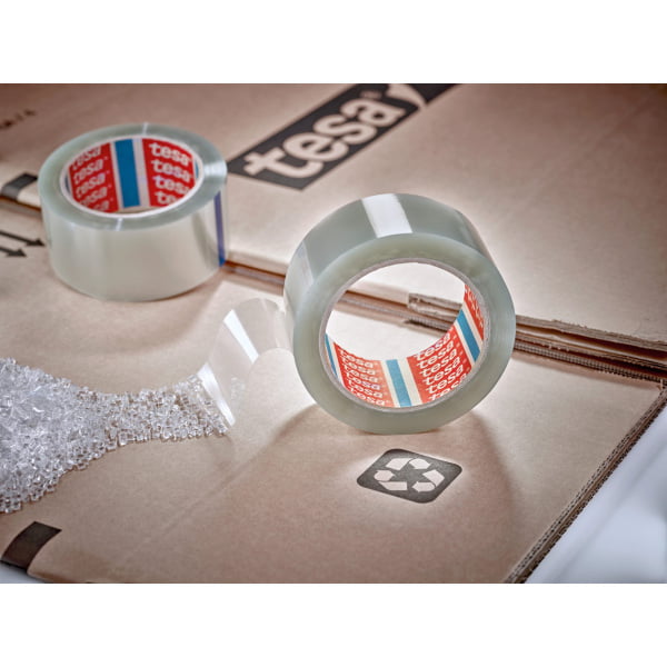 Banda de ambalare tesa ® 60412, din PET reciclat, transparenta, latime 50 de mm, lungime 66 de metri, pentru uz general