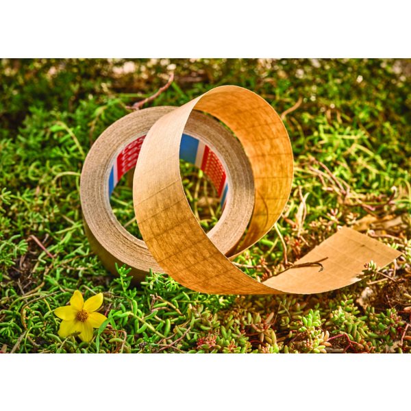 Banda de ambalare autoadeziva, ranforsata tesa® 60013, din hartie, maro, latime 50mm, lungime 25 de metri, certificat FSC