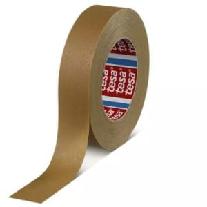 Banda de mascare din hartie tesa® 4341, 38mm x 50m, usor creponata, pentru de metal, cauciuc, sticlă și plastic, rezistenta la 140 °C, adecvata pentru vopsire in camp electrostatic