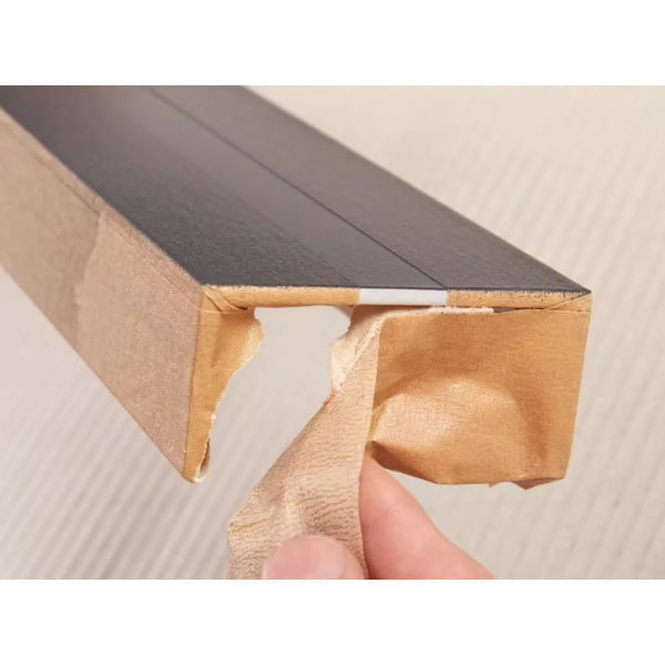 Banda de mascare din hartie tesa® 4341, 38mm x 50m, usor creponata, pentru de metal, cauciuc, sticlă și plastic, rezistenta la 140 °C, adecvata pentru vopsire in camp electrostatic