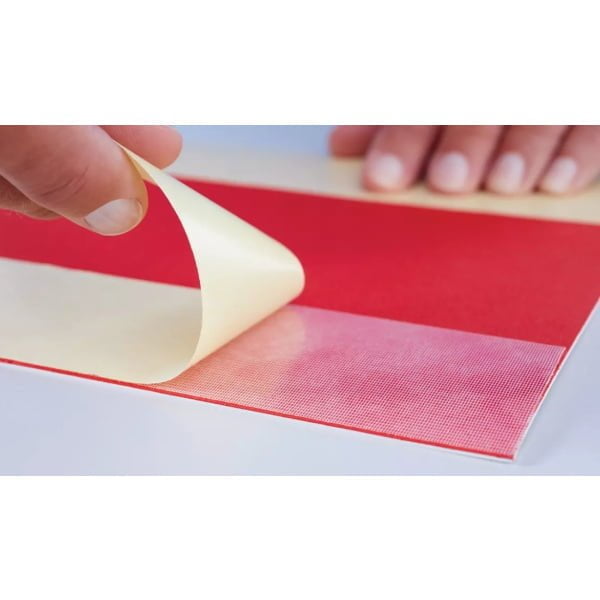 Banda dublu adeziva tesa® 4939, 50mm x 10m, pentru lipirea/montarea temporara a mochetelor si covoarelor la targuri, expoziții, convenții și lucrari de renovare