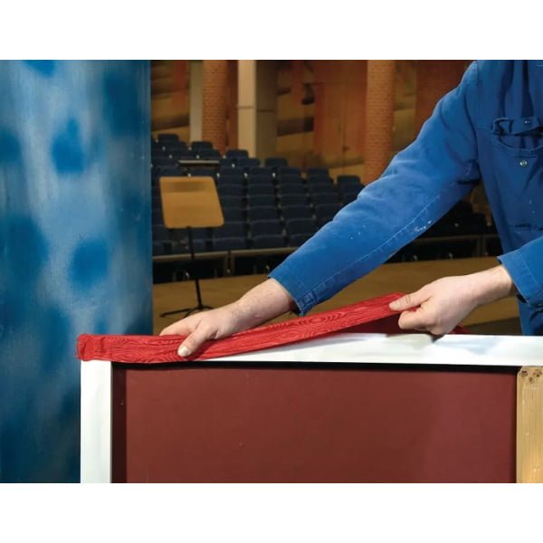 Banda dublu adeziva tesa® 4939, 50mm x 10m, pentru lipirea/montarea temporara a mochetelor si covoarelor la targuri, expoziții, convenții și lucrari de renovare