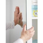 Banda dublu adeziva tesa® Powerbond® OGLINZI , pentru lipirea_montarea oglinzilor sau obiectelor plate in zone umede_aplicatie3_fixare