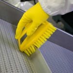 IGEAX_1015Y_Perie de mana cu maner special, galbena, rezistenta la 121°C, autoclavare pentru industria alimentara, certificare HACCP, FDA
