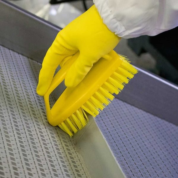 Perie de mana cu maner special, IGEAX 1015, duritate medie, albastra, rezistenta la 121°C, autoclavare  pentru industria alimentara, certificare HACCP, FDA