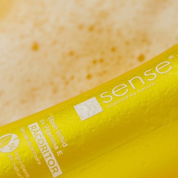 Sapun lichid gel Racoritor Sense, 330ml, 99.3% ingrediente naturale, PH neutru, parfum floral-fructat, flacon BioPet 100% reciclabil