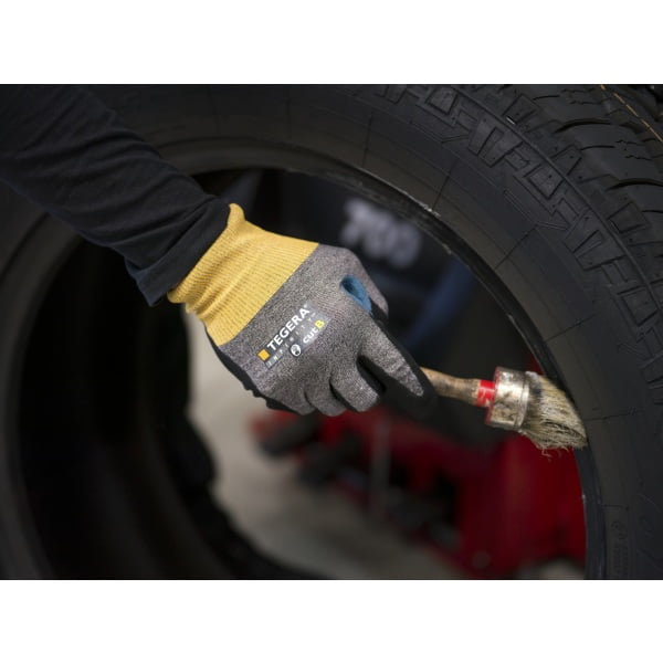 Manusi de protectie anti-taiere nivel B, Tegera 8805, imersate in spuma de nitril, intarite intre degetul mare si aratator, pentru manipulari ușoare, protectie termica maxim 100°C, certificate Food Contact