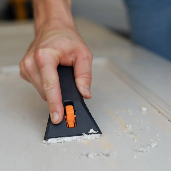 Razuitor cu lama ceramica, retractabila, Slice Manual Utility Scraper, nu zgarie si nu rugineste, indeparteaza murdaria dificila sau incrustata de pe geamuri si pardoseli