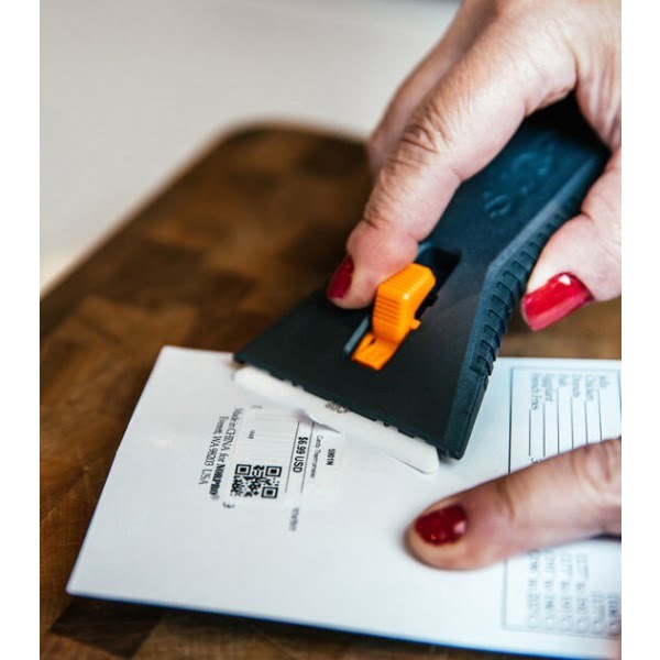 Razuitor cu lama ceramica, retractabila, Slice Manual Utility Scraper, nu zgarie si nu rugineste, indeparteaza murdaria dificila sau incrustata de pe geamuri si pardoseli