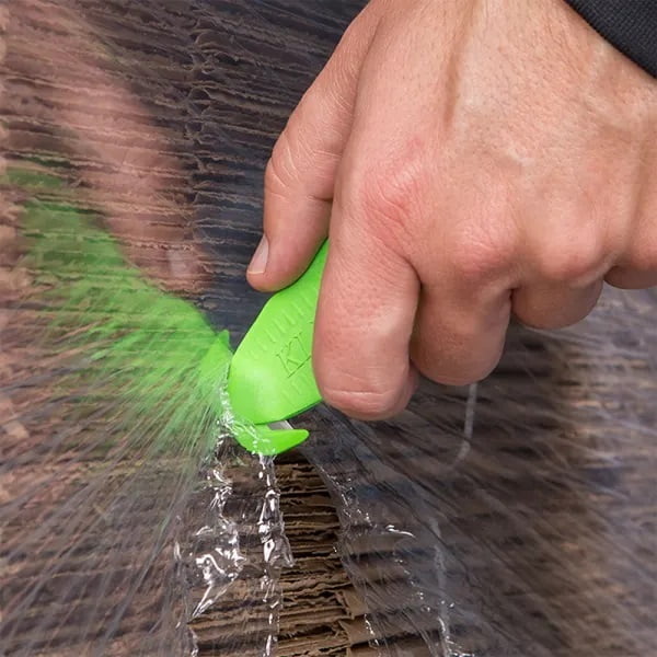 Cutter profesional pentru taierea ambalajelor, Klever KLEEN ™ Kutter, verde, lama din otel,  incorporata, in maner, pentru protectia mainilor utilizatorului, maner ergonomic, ISO 22196, tratat KLEEN™ Antimicrobial