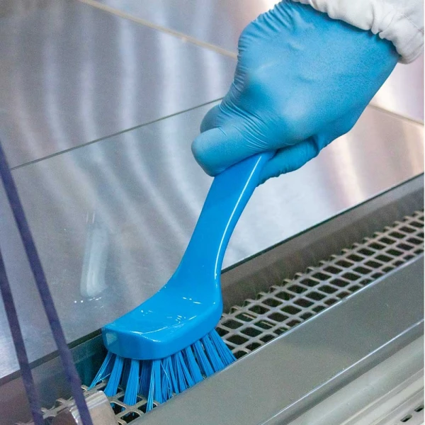 Perie de mana cu maner lung, IGEAX 1004 duritate medie, galbena, rezistenta la 121°C, pentru vesela, colturi sau spatii mici, autoclavare, pentru industria alimentara, certificare HACCP, FDA