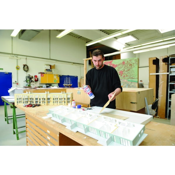 Spray adeziv permanent, 300 ml tesa® Spray Glue Permanent, pentru materiale cu greutate mică spre medie si suprafete mari si usor neregulate