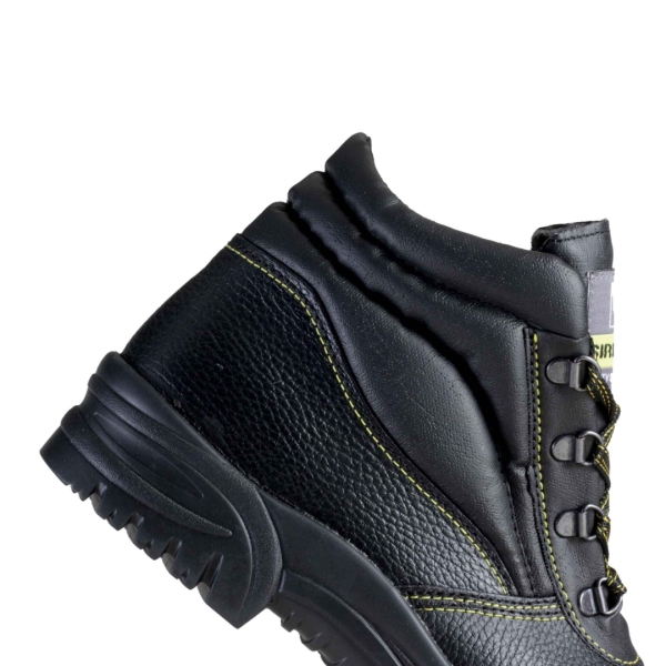 Bocanci Sirin Duras S3 HRO SRC -  material rezistent la abraziune, aerisire piciorului, talpa lipita din cauciuc nitrilic, tip burduf dublata cu material spongios, insiretare prin perforatii consolidate cu capse metalice