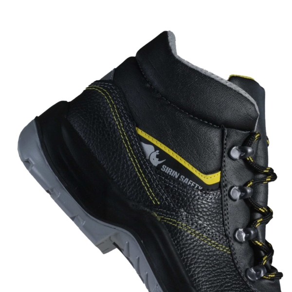 Bocanci Sirin Ignis_21 S1 SRC -  material rezistent la abraziune; asigură aerisirea piciorului - PU 2D - Tip burduf - dublata cu material spongios - Insiretare prin perforatii consolidate cu capse metalice