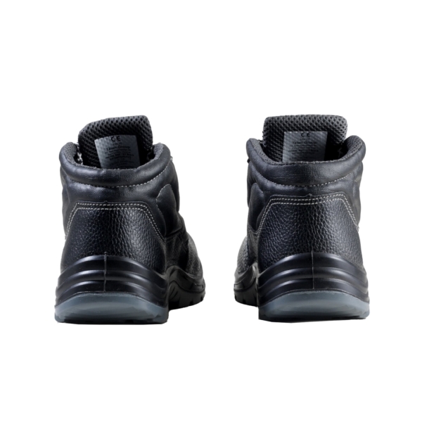 Bocanci Prime 545 S3 SRC  material rezistent la abraziune; asigură aerisirea piciorului PU 2D Insiretare prin perforatii consolidate cu capse metalice Da