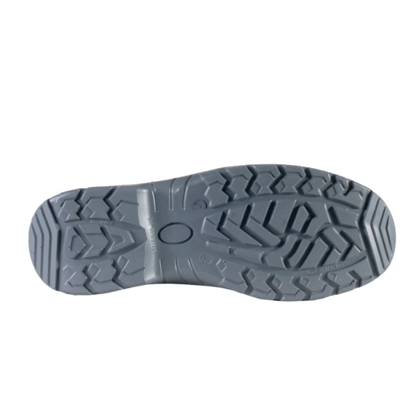 Bocanci Prime 545 S3 SRC  material rezistent la abraziune; asigură aerisirea piciorului PU 2D Insiretare prin perforatii consolidate cu capse metalice Da