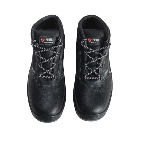 Bocanci Prime 545 S3 SRC  material rezistent la abraziune; asigură aerisirea piciorului PU 2D Insiretare prin perforatii consolidate cu capse metalice Da